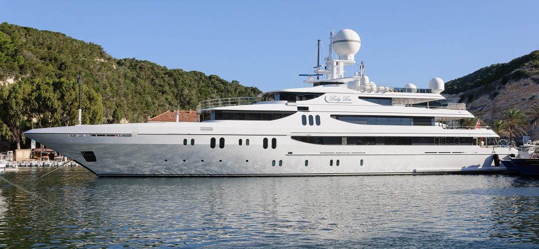 Le super-yacht Lady Lau (IMO 1010674) au port de Bonifacio, Corse-du-Sud, France